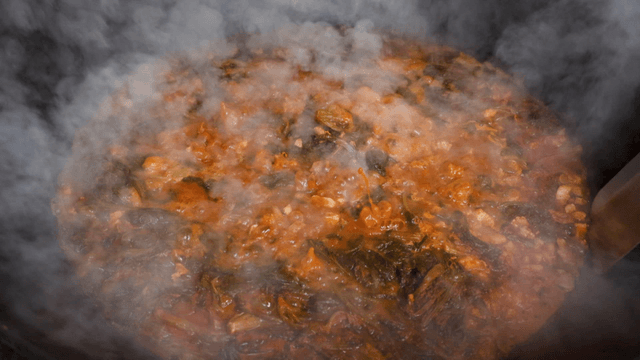 Simmering gatgimchi stew in large pot