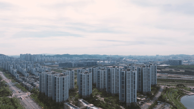 Vast cityscape with tall buildings