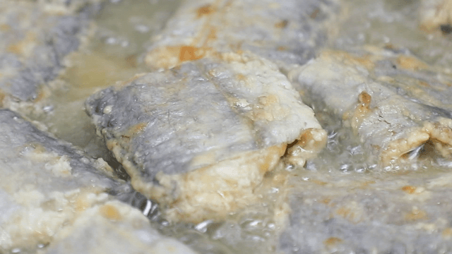 Hairtail frying in hot oil
