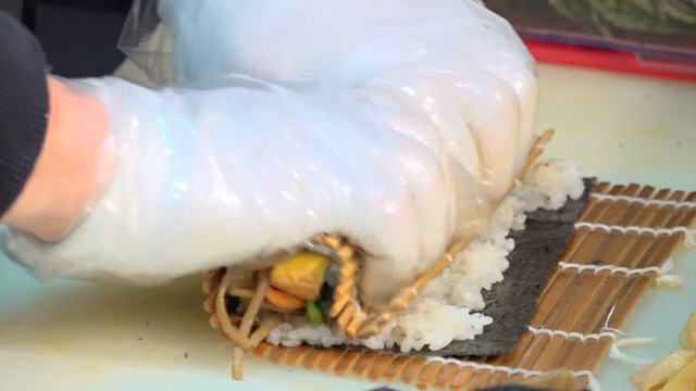 신선한 채소로 김밥 준비하기