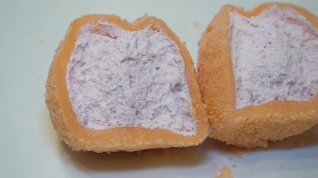 Close-up of a sliced rice cake with creamy filling