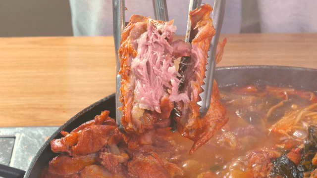 Outer leaves pork back-bone stew with tender meat