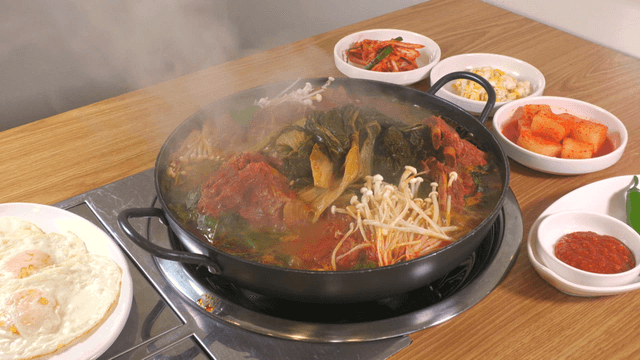 Table set with outer leaves pork back-bone stew