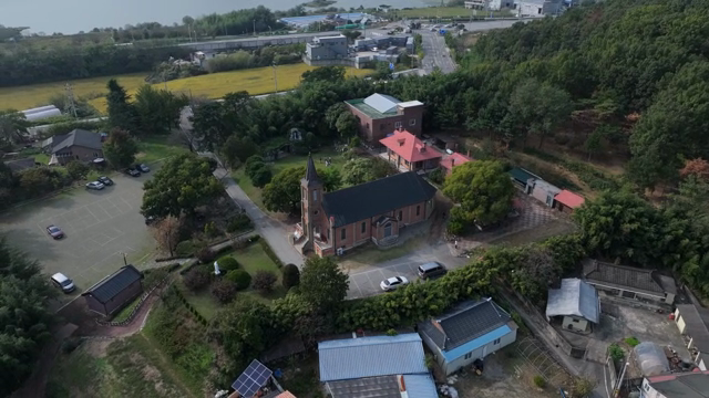 A cathedral surrounded by trees and buildings