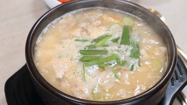 Sundae soup boiling in a hot pot