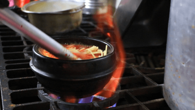 뚝배기에서 준비하는 순두부찌개