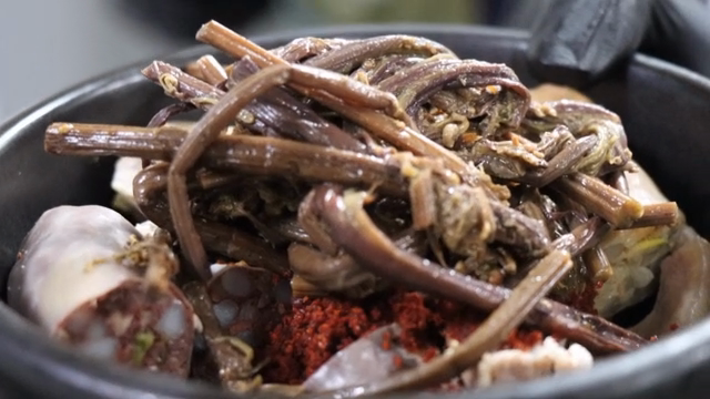 Bracken and sundae in a hot pot