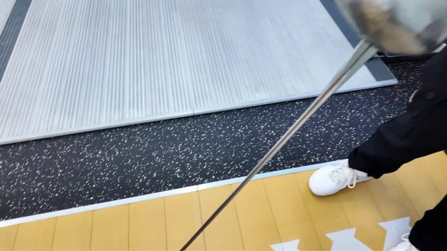 Fencer preparing on the piste