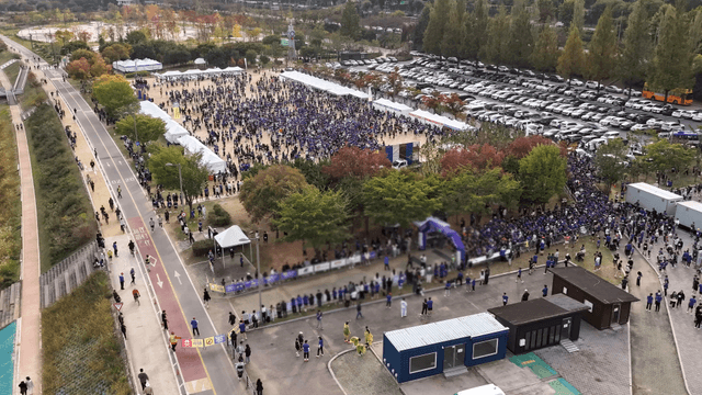 대규모 인파가 모인 행사장 전경