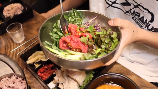 Preparing a bowl of Korean yukhoe bibimbap