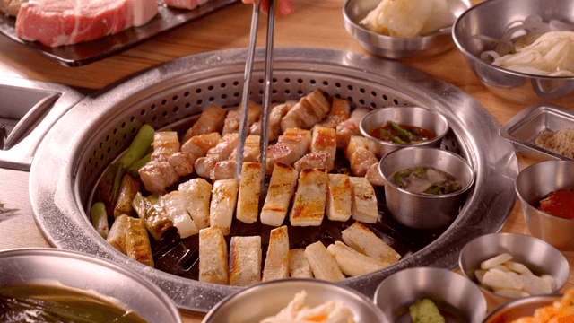 Grilling pork belly with side dishes