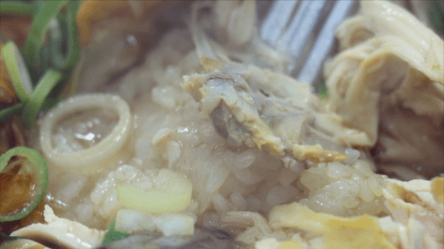 Glutinous rice submerged in broth of phellinus linteus ginseng chicken soup