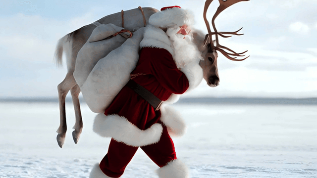 술록을 매고 눈밭을 걷는 산타