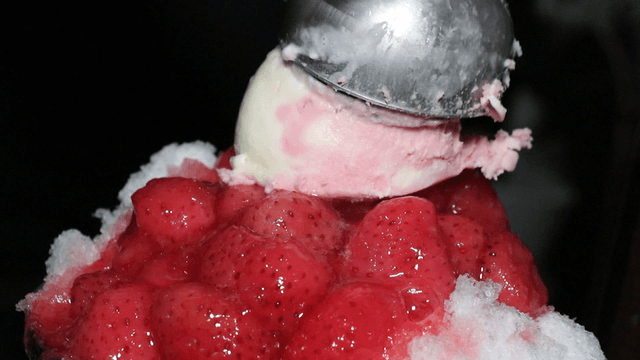 Strawberry shaved ice with ice cream