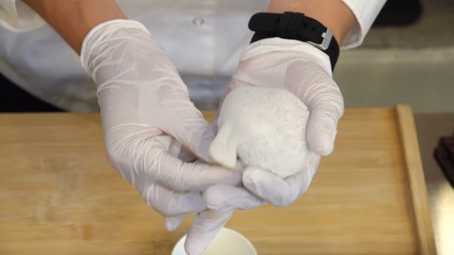 Wrapping filling with mochi