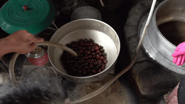 Chestnuts ground in a mixer machine