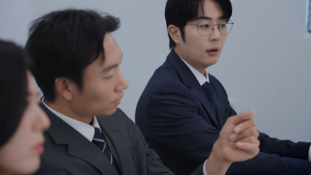 Business meeting discussion in an office