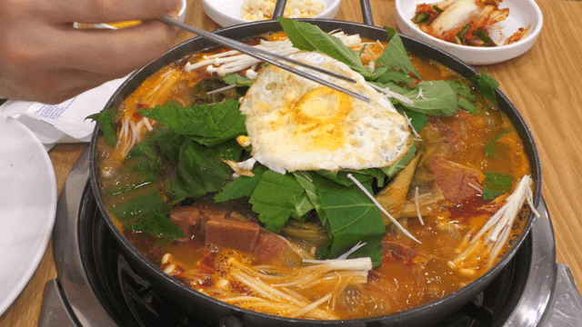 Fried egg placed on outer leaves pork back-bone stew