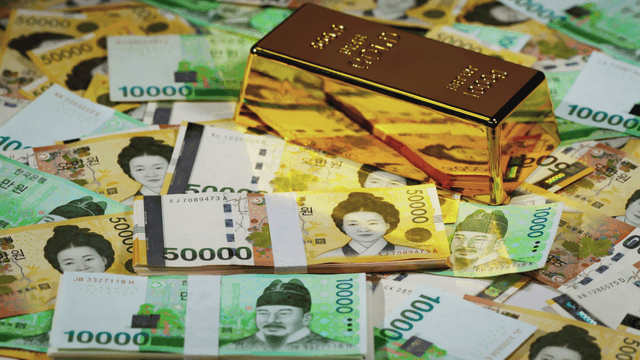 Gold bar and Korean currency notes