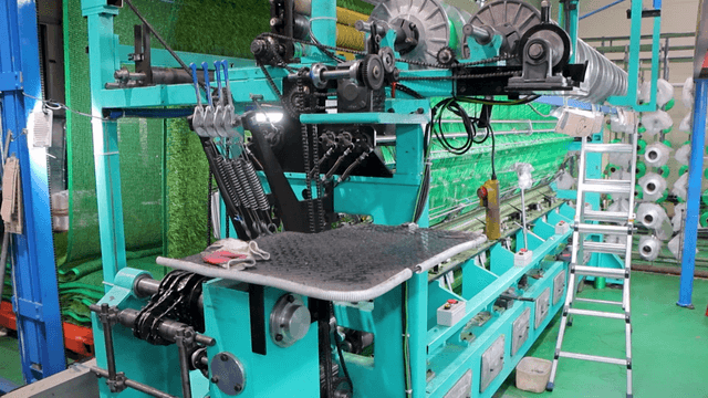 Large textile machine operating steadily