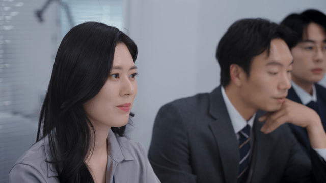 사무실에서 진행되는 면접 현장