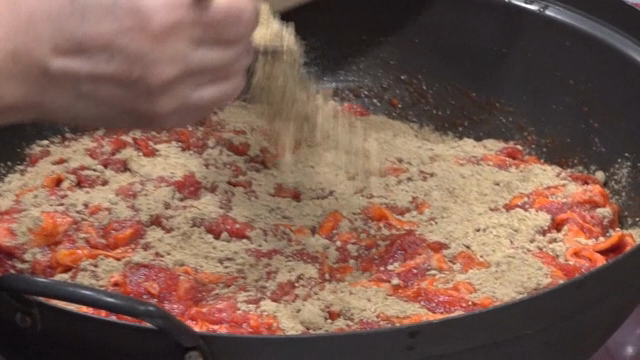Mixing shiitake mushroom powder into seasoned meat