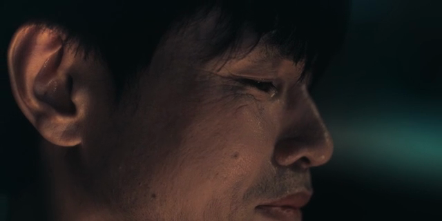 눈물 흘리는 남자