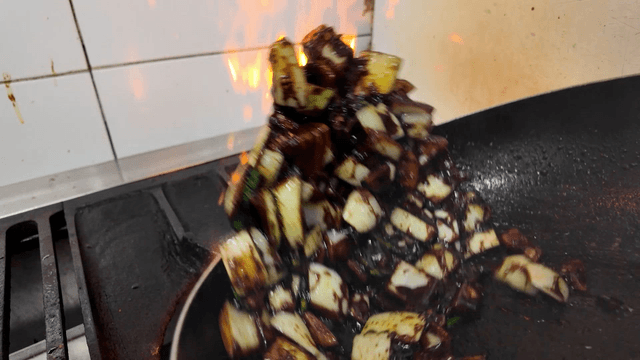 Black bean sauce stir-fried in a pan