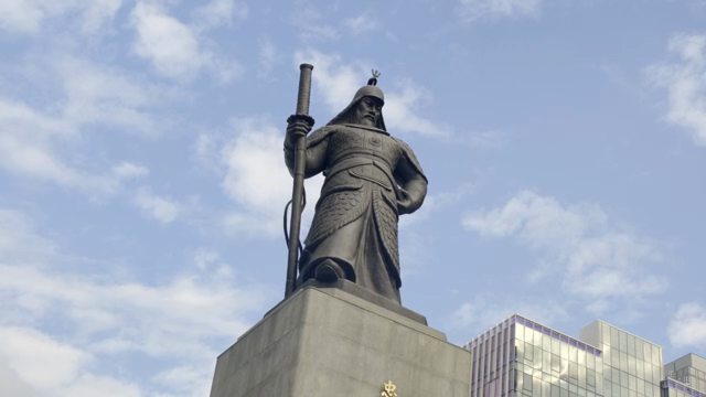 Statue of Admiral Yi Sun-sin in a city square
