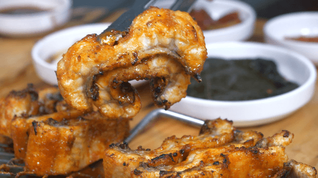 Spicy seasoned eels grilled over charcoal fire