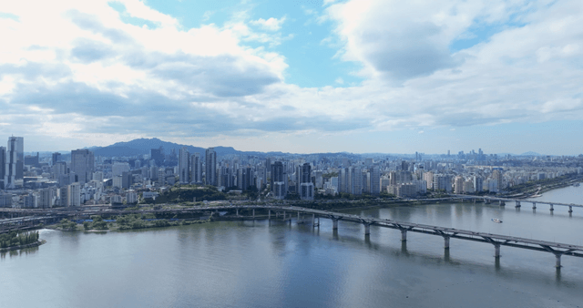 Urban landscape with Hangang Bridge