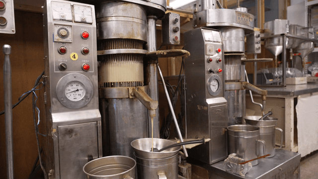 Oil extraction industrial machine in a mill