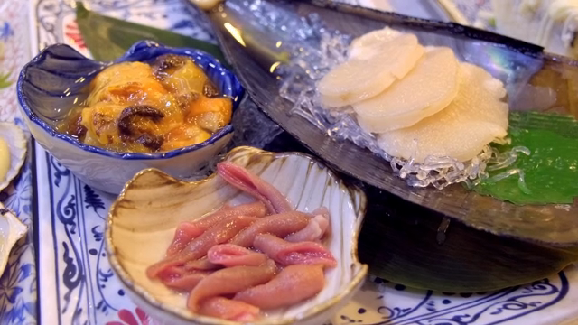 접시에 담긴 해산물 요리