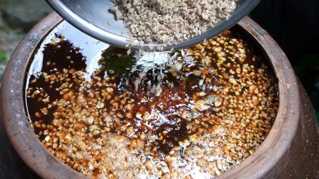 Grains being added to a traditional jangdokdae