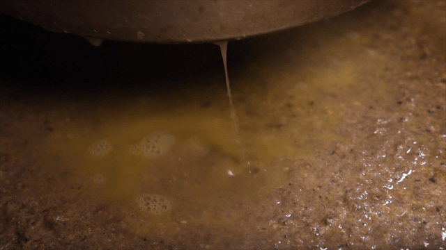 Loach broth and boneless meat filtered through a mesh strainer
