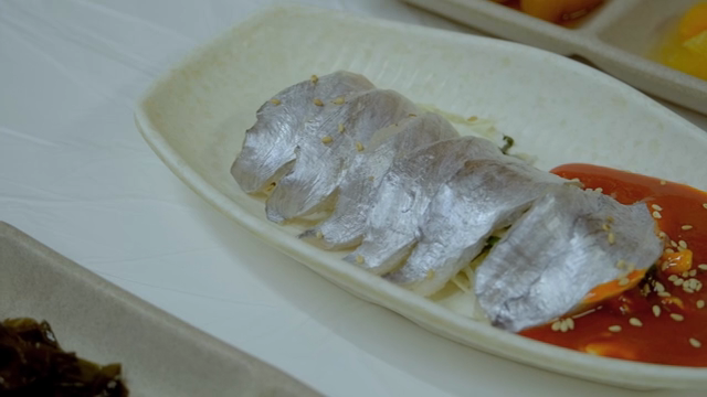초고추장을 곁들인 갈치회