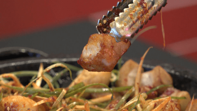 야채와 함께 볶은 항정살 구이