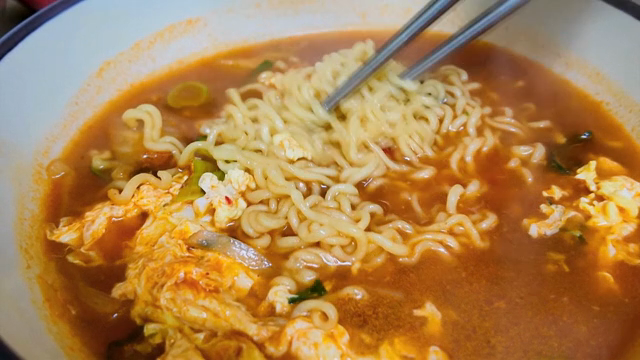 Spicy ramyeon with egg and vegetables