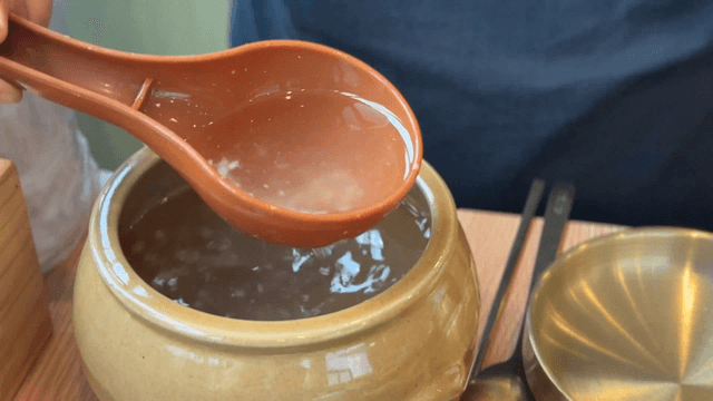 Sungnyung served in a traditional earthen jar