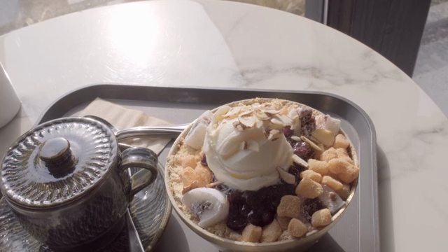 Injeolmi Red Bean Bingsu and Teapot