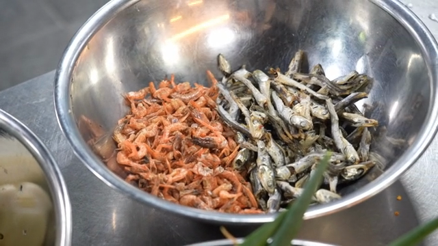 Ingredients for preparing Korean broth