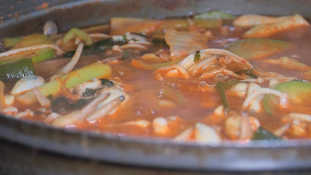 Spicy razor clam jjigae with vegetables