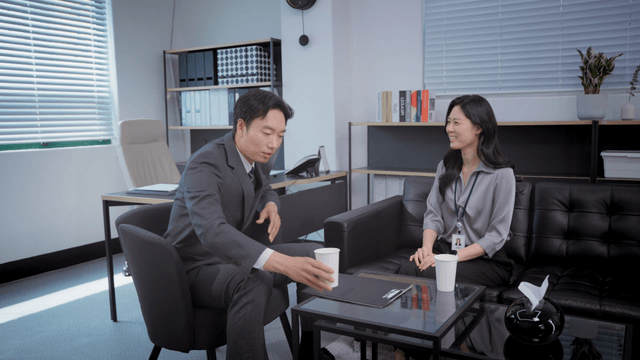 집중적인 토론이 있는 사무실 회의