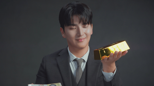 Man in a suit weighing money and gold