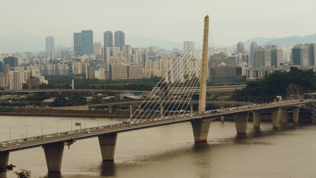 Cable-stayed bridge over the Han River connecting Seoul