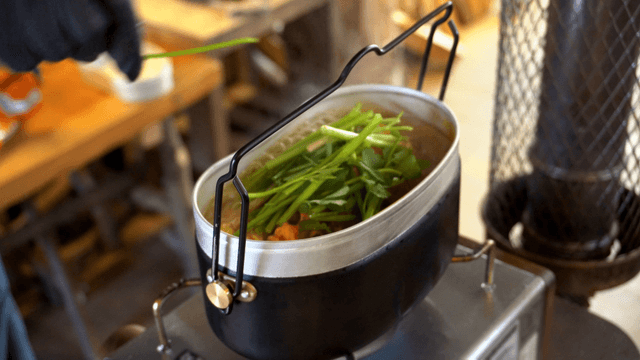 Ramen boiling with water dropwort and kimchi