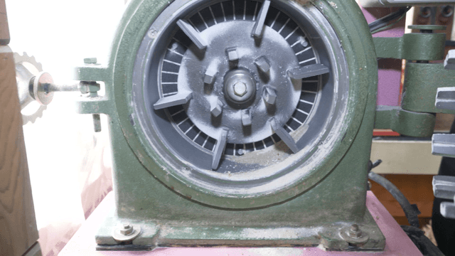 Open stone mill machine