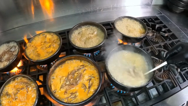 Sundae soup boiling in a hot pot