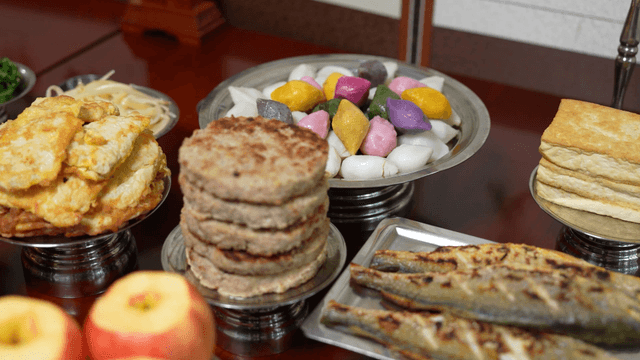 Korean Chuseok table setting with songpyeon and traditional dishes