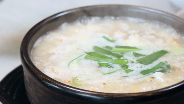Sundae soup boiling in a hot pot